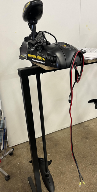 Minn Kota PowerDrive V2 55lbs keulasähkömoottori. Ohjaus jalkapedaalilla.
